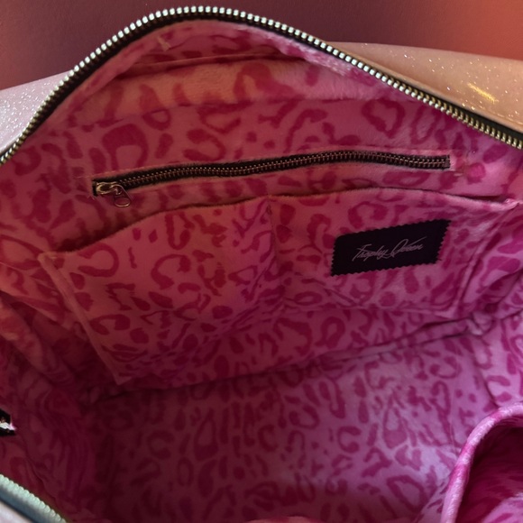 Trophy Queen Heart and Stripes Overnighter Pink Sparkly Tote with Red Hearts - Picture 5 of 8